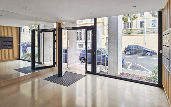 Appartement à vendre    5 pièces • 136,42 m2 Lyon 6