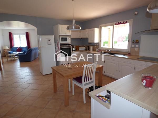 Villa, environnement calme et agréable.