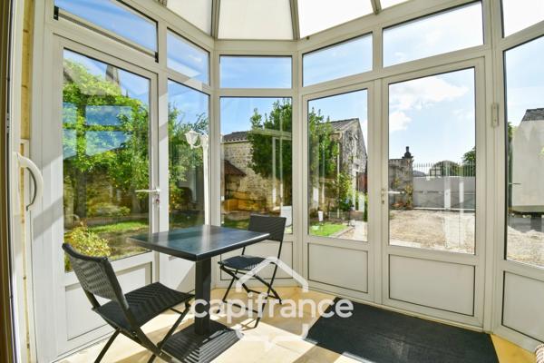 Maison de caractère avec 4 chambres - 6pièces - 268 m² habitables - piscine - jardin et dépendances à BIGNAY