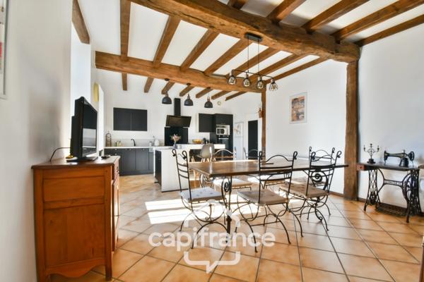Maison de caractère avec 4 chambres - 6pièces - 268 m² habitables - piscine - jardin et dépendances à BIGNAY