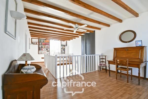 Maison de caractère avec 4 chambres - 6pièces - 268 m² habitables - piscine - jardin et dépendances à BIGNAY