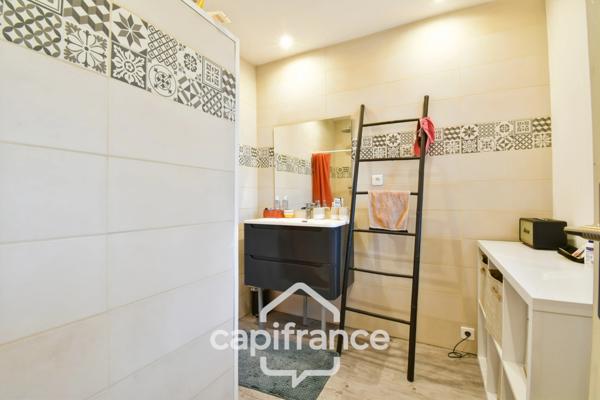 Maison de caractère avec 4 chambres - 6pièces - 268 m² habitables - piscine - jardin et dépendances à BIGNAY