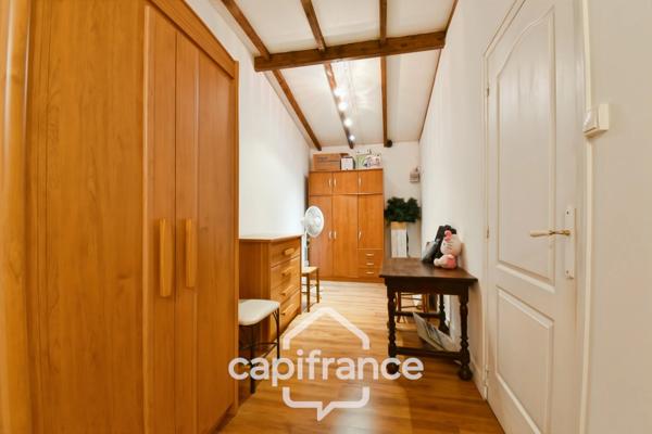 Maison de caractère avec 4 chambres - 6pièces - 268 m² habitables - piscine - jardin et dépendances à BIGNAY