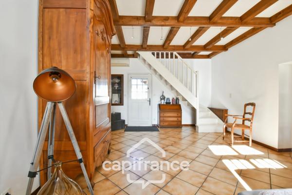 Maison de caractère avec 4 chambres - 6pièces - 268 m² habitables - piscine - jardin et dépendances à BIGNAY