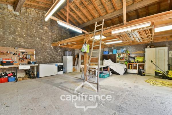 Maison de caractère avec 4 chambres - 6pièces - 268 m² habitables - piscine - jardin et dépendances à BIGNAY