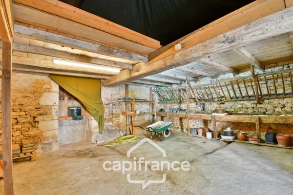 Maison de caractère avec 4 chambres - 6pièces - 268 m² habitables - piscine - jardin et dépendances à BIGNAY