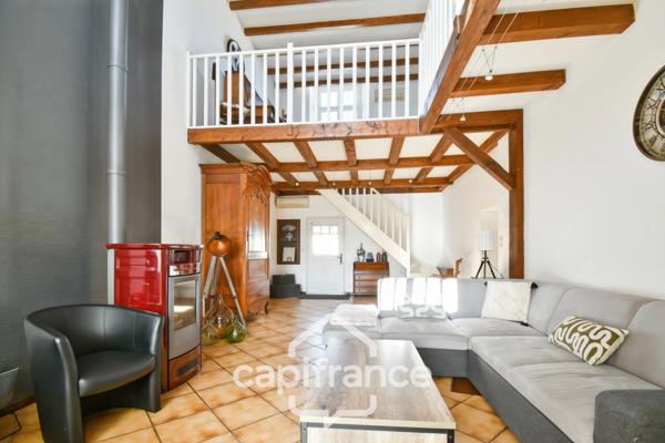 Maison de caractère avec 4 chambres - 6pièces - 268 m² habitables - piscine - jardin et dépendances à BIGNAY