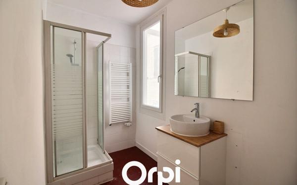 Appartement à vendre    2 pièces • 50 m2 Marseille 6