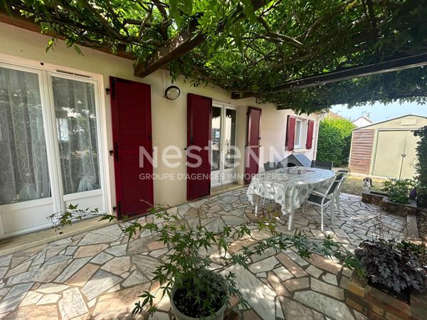 Maison familiale avec 3 chambres et un bureau idéalement située à La Suze sur Sarthe !