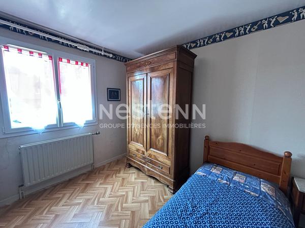 Maison familiale avec 3 chambres et un bureau idéalement située à La Suze sur Sarthe !