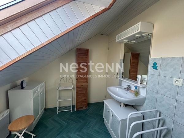 Maison familiale avec 3 chambres et un bureau idéalement située à La Suze sur Sarthe !