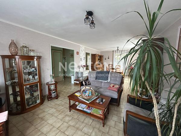 Maison familiale avec 3 chambres et un bureau idéalement située à La Suze sur Sarthe !