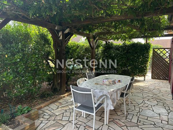 Maison familiale avec 3 chambres et un bureau idéalement située à La Suze sur Sarthe !