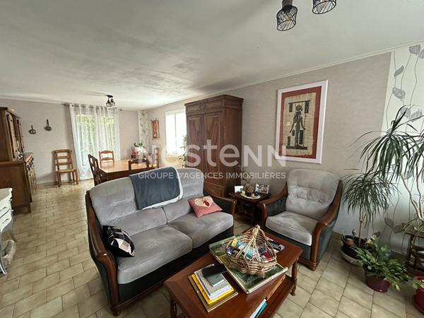 Maison familiale avec 3 chambres et un bureau idéalement située à La Suze sur Sarthe !