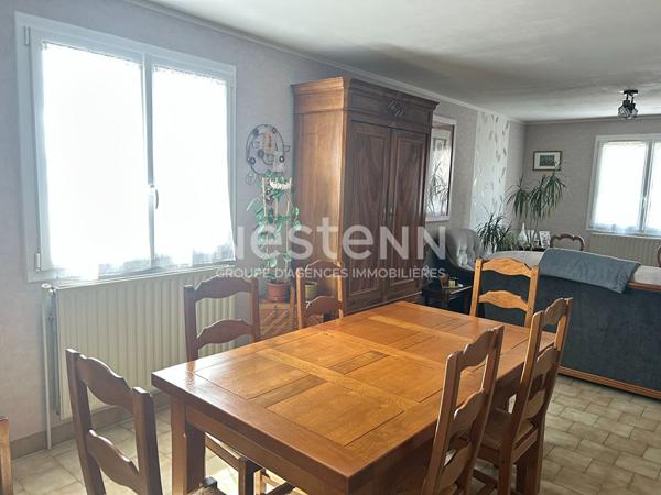 Maison familiale avec 3 chambres et un bureau idéalement située à La Suze sur Sarthe !