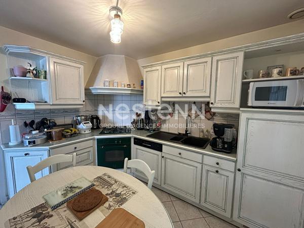 Maison familiale avec 3 chambres et un bureau idéalement située à La Suze sur Sarthe !