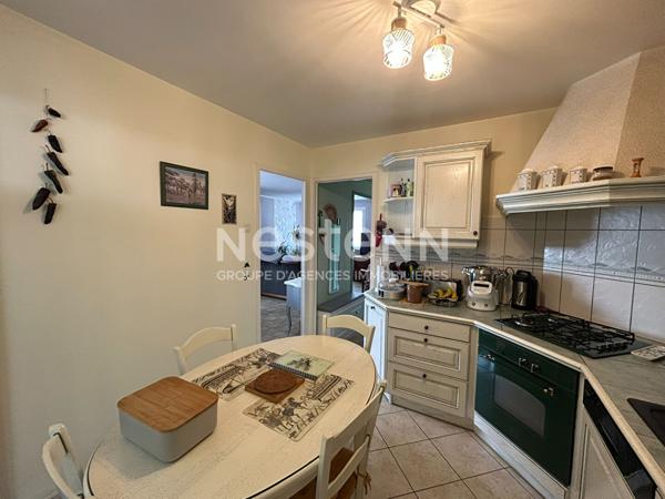 Maison familiale avec 3 chambres et un bureau idéalement située à La Suze sur Sarthe !