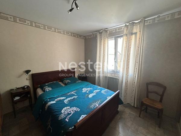 Maison familiale avec 3 chambres et un bureau idéalement située à La Suze sur Sarthe !