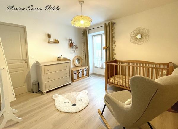 Maison de ville rénovée avec suite parentale, patio sans vis à vis et dépendance – Chaumes-en-Brie