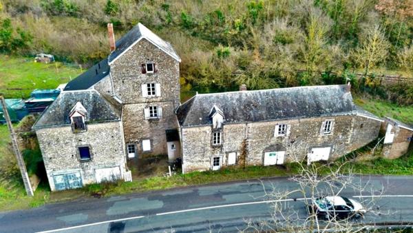 Dpt Deux Sèvres (79), à vendre AIRVAULT immeuble 4 LOTS Terrain 4573 m²