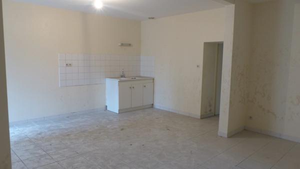 Dpt Deux Sèvres (79), à vendre AIRVAULT immeuble 4 LOTS Terrain 4573 m²