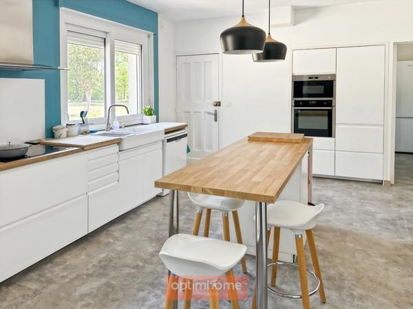 Maison rénovée pleine de charme et de caractère sur son parc boisé d'environ 3 hectares