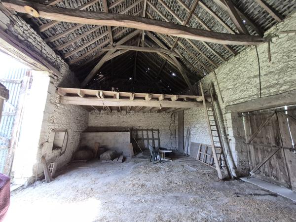 Maison avec dépendance et 2000 m² terrain