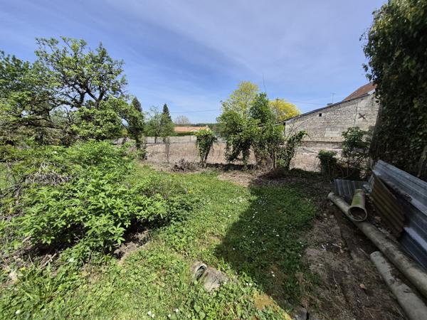Maison avec dépendance et 2000 m² terrain