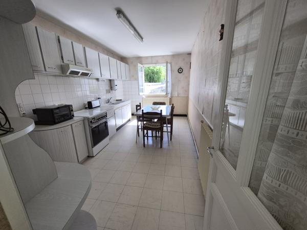 Maison avec dépendance et 2000 m² terrain