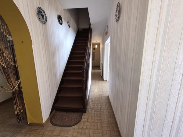 Maison avec dépendance et 2000 m² terrain