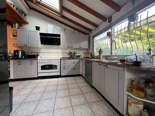 Villa 7 pièce(s) 173 m2 avec jardin et garage secteur Sabardeil!
