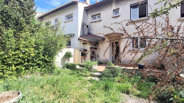 Septèmes-les-Vallons (13240) Pavillon type 5 Mitoyen des 2 côté + garage + cave