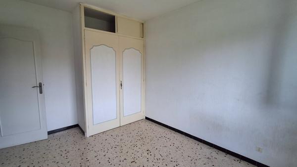 Septèmes-les-Vallons (13240) Pavillon type 5 Mitoyen des 2 côté + garage + cave