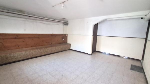 Septèmes-les-Vallons (13240) Pavillon type 5 Mitoyen des 2 côté + garage + cave