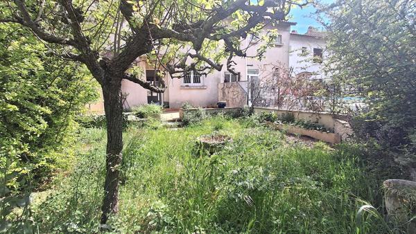 Septèmes-les-Vallons (13240) Pavillon type 5 Mitoyen des 2 côté + garage + cave