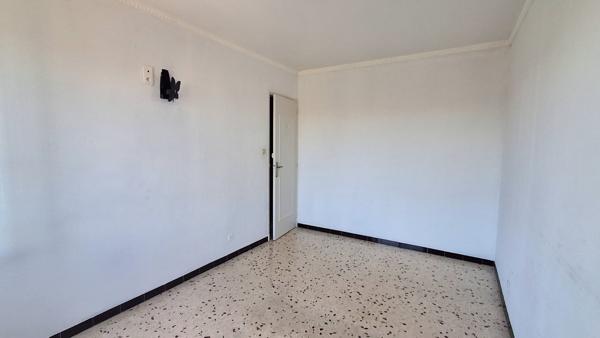 Septèmes-les-Vallons (13240) Pavillon type 5 Mitoyen des 2 côté + garage + cave