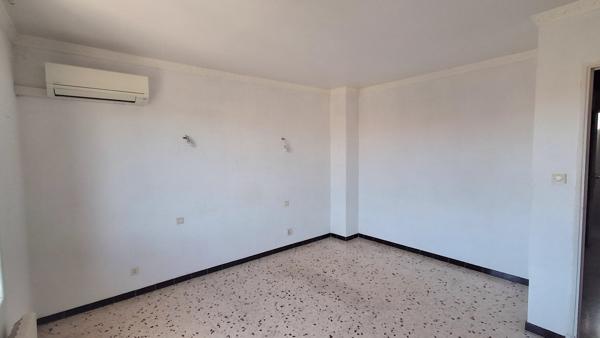 Septèmes-les-Vallons (13240) Pavillon type 5 Mitoyen des 2 côté + garage + cave