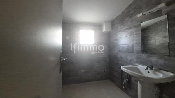 Appartement sur 1 étage avec cour commune