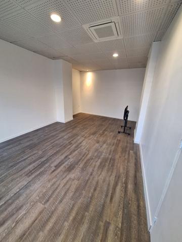Local commercial à louer à Chelles 65 m² en rez-de-chaussée