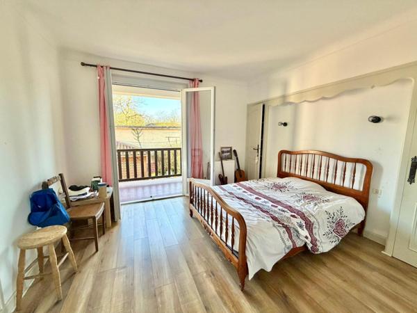 Maison Traditionnelle avec Cour intérieure et dépendance
