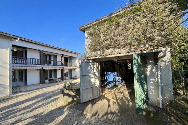 Maison Traditionnelle avec Cour intérieure et dépendance