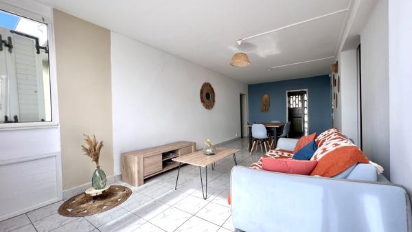 T4 meublé - St Denis rue jacob - 74 m² avec un emplacement parking.