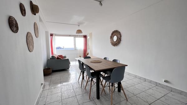 T4 meublé - St Denis rue jacob - 74 m² avec un emplacement parking.