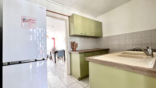 T4 meublé - St Denis rue jacob - 74 m² avec un emplacement parking.
