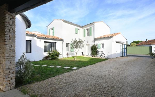 Maison à vendre    5 pièces •  La Flotte