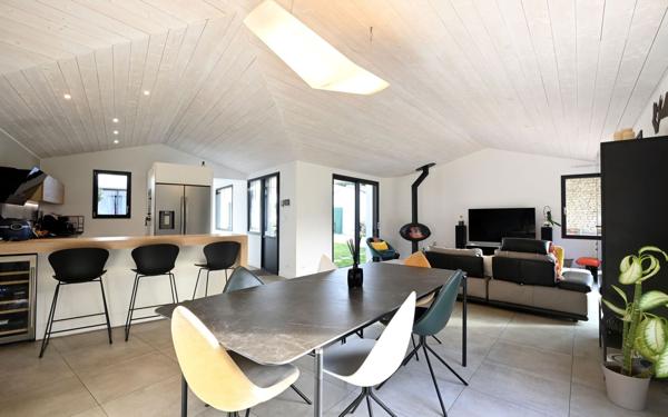 Maison à vendre    5 pièces •  La Flotte