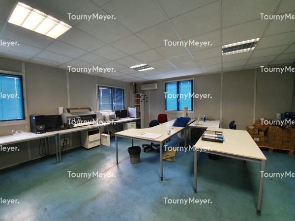 BATIMENT INDEPENDANT A VENDRE - AMBARES ET LAGRAVE