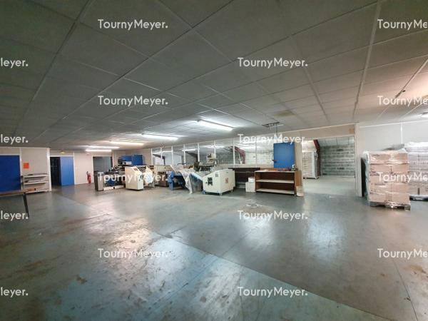 BATIMENT INDEPENDANT A VENDRE - AMBARES ET LAGRAVE