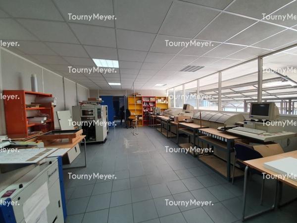 BATIMENT INDEPENDANT A VENDRE - AMBARES ET LAGRAVE