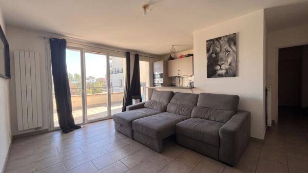 Superbe F3 avec grande terrasse et double box !